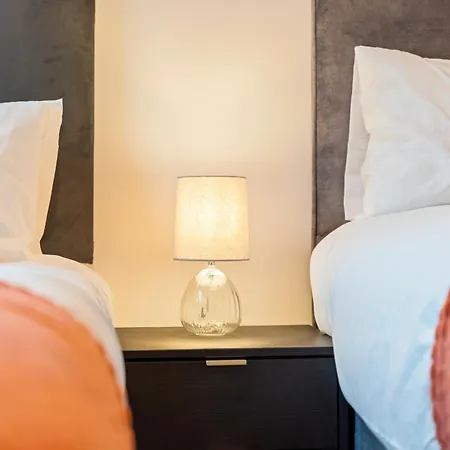 Shanti Suite - 2Bed 2Bath City Centre - Wifi - Netflix- Parking- Modern- Perfect For Family, Contractors, Leisure, Business By Shanti Nights Birmingham Exterior photo