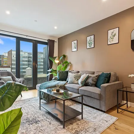 Shanti Suite - 2Bed 2Bath City Centre - Wifi - Netflix- Parking- Modern- Perfect For Family, Contractors, Leisure, Business By Shanti Nights Birmingham Exterior photo