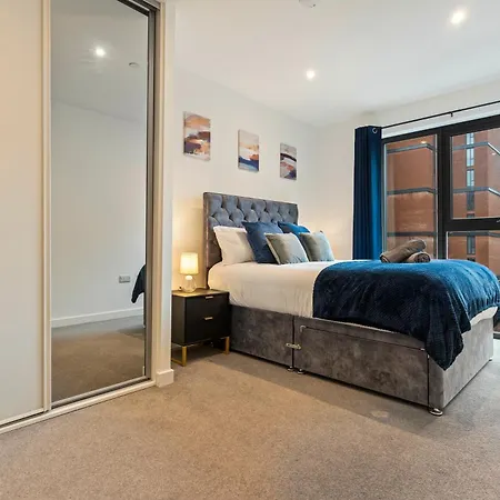 Shanti Suite - 2Bed 2Bath City Centre - Wifi - Netflix- Parking- Modern- Perfect For Family, Contractors, Leisure, Business By Shanti Nights Birmingham Exterior photo