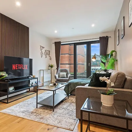 Shanti Suite - 2Bed 2Bath City Centre - Wifi - Netflix- Parking- Modern- Perfect For Family, Contractors, Leisure, Business By Shanti Nights Birmingham Exterior photo