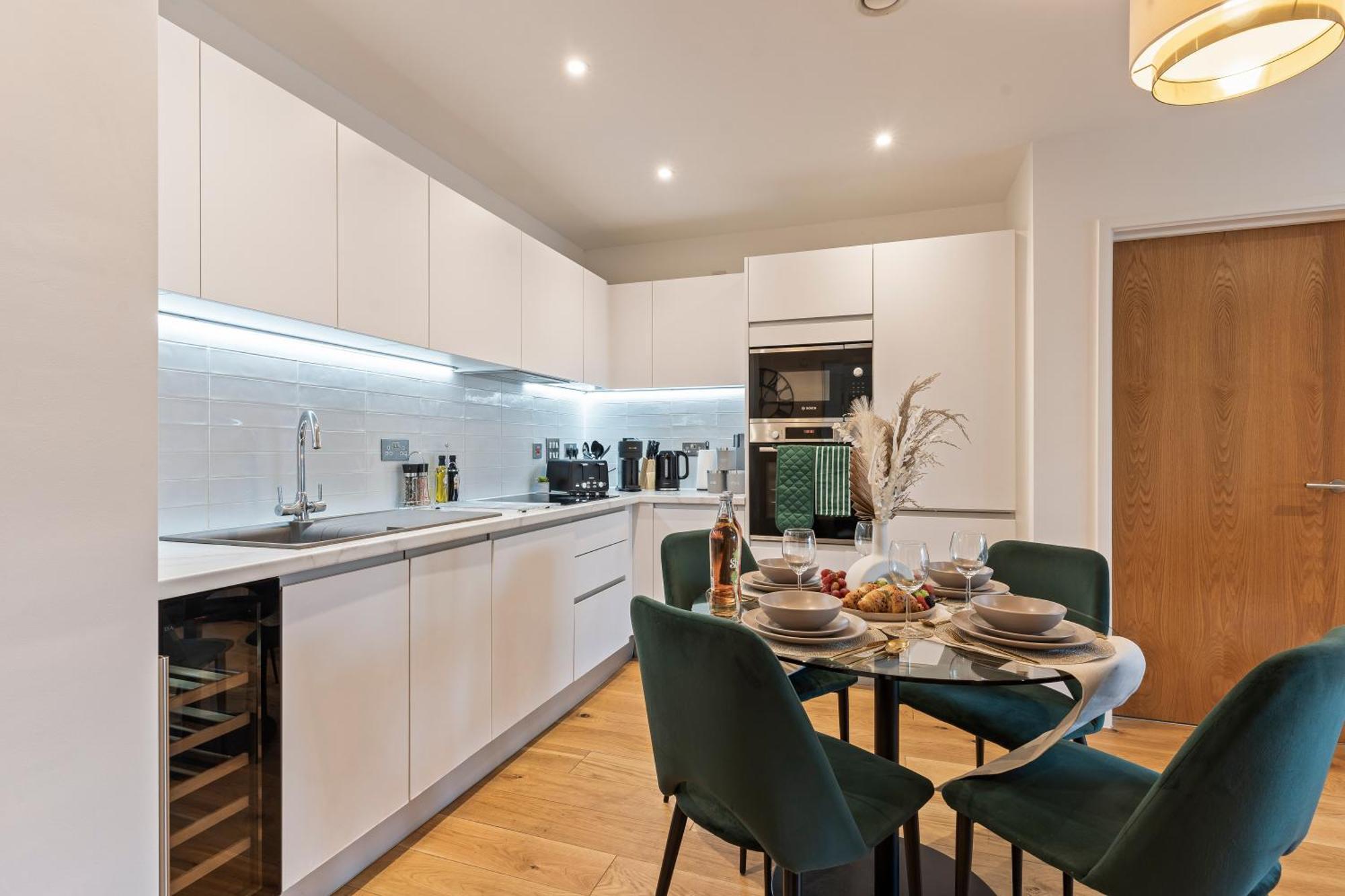 Appartamento Shanti - 2bed 2bath Centre - Wifi - Netflix- Parking- Modern- Perfect For Family, Contractors, Leisure, Business By Shanti Nights Birmingham