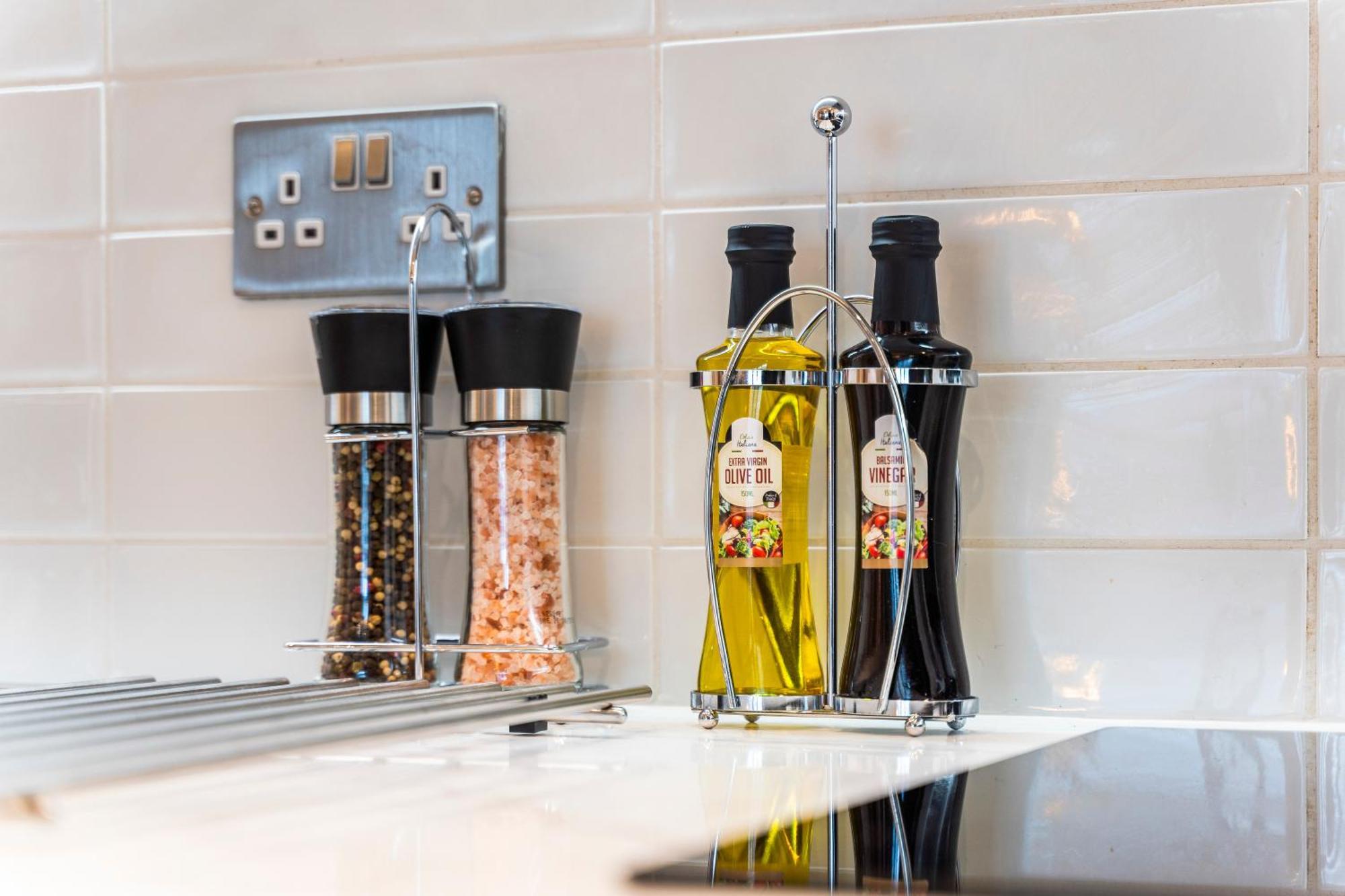 Appartamento Shanti - 2bed 2bath Centre - Wifi - Netflix- Parking- Modern- Perfect For Family, Contractors, Leisure, Business By Shanti Nights