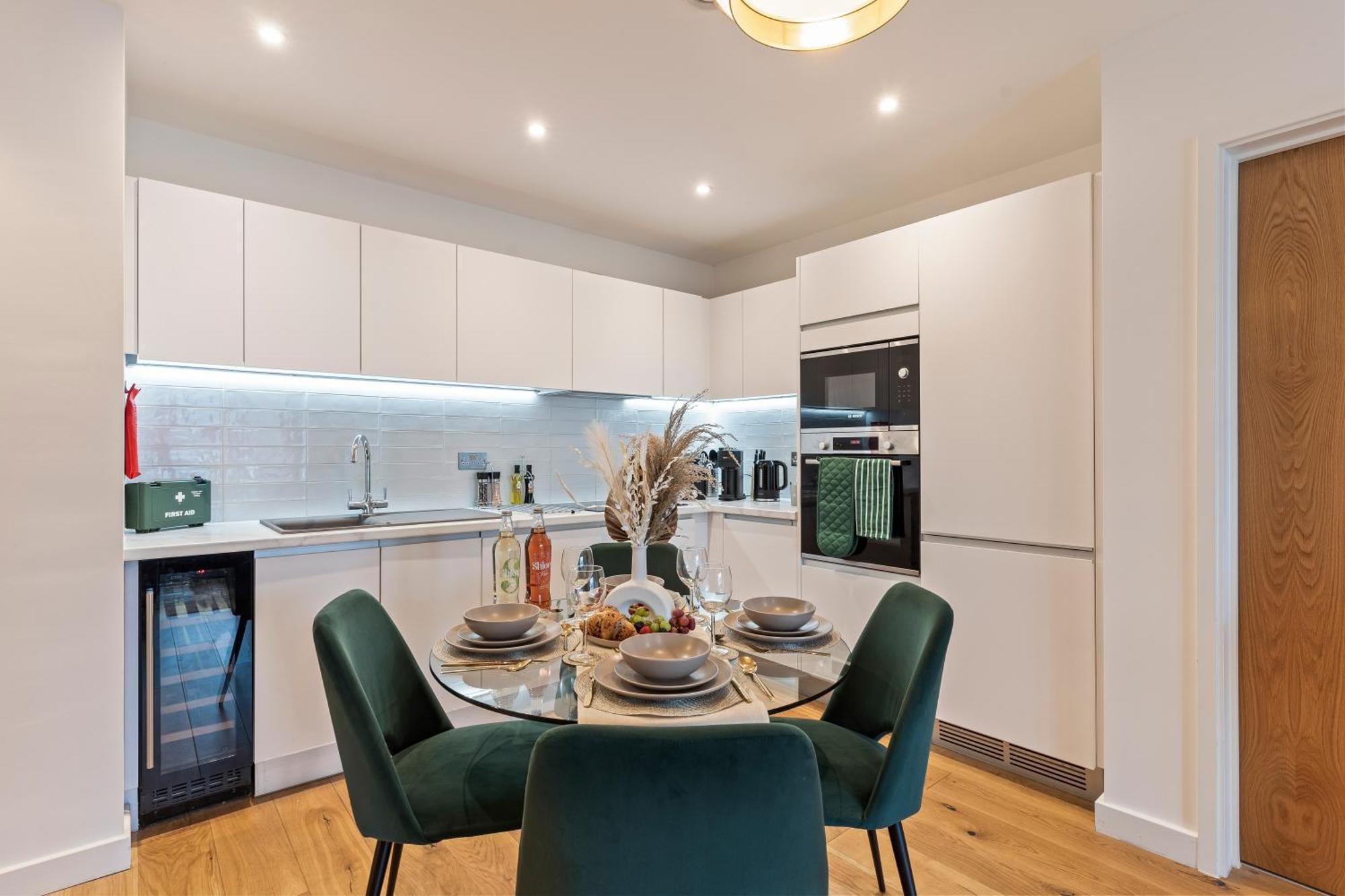 Appartamento Shanti - 2bed 2bath Centre - Wifi - Netflix- Parking- Modern- Perfect For Family, Contractors, Leisure, Business By Shanti Nights *